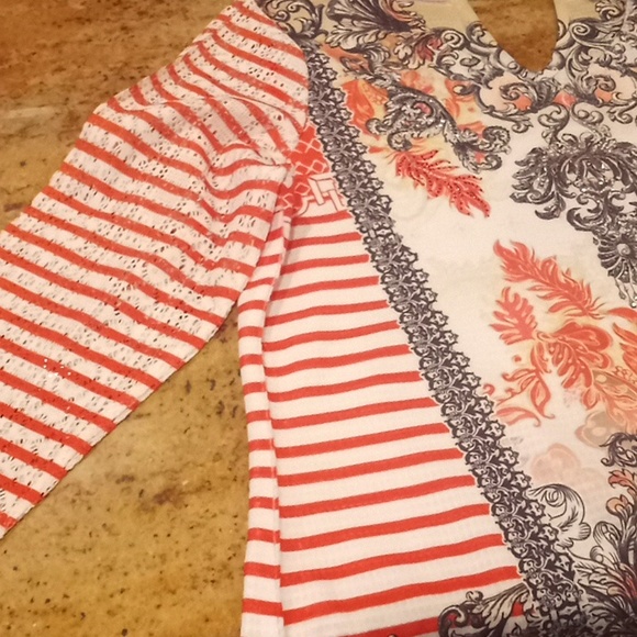 B.L.U.E. Women's Blouse - Picture 2 of 5